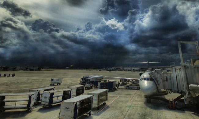 [airport_storm.jpg]
