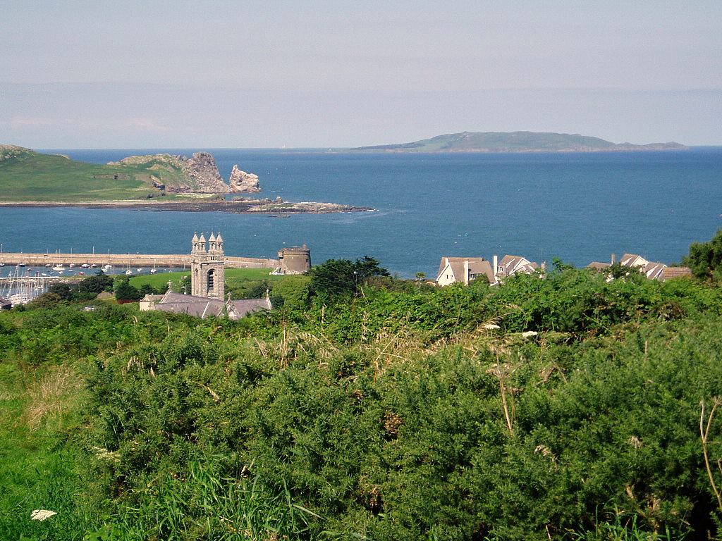[from+howth+village+looking+onto+the+sea.JPG]