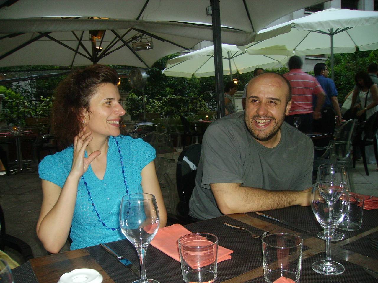 [Elena+y+Vicente+Junio+cena+2008.JPG]