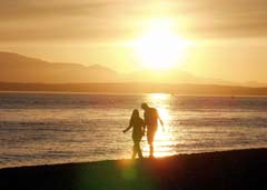 [romantic-couple-beach.jpg]