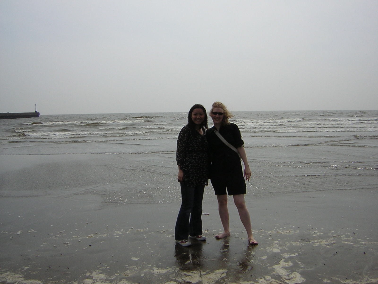 [Mio+and+me+at+ocean.JPG]