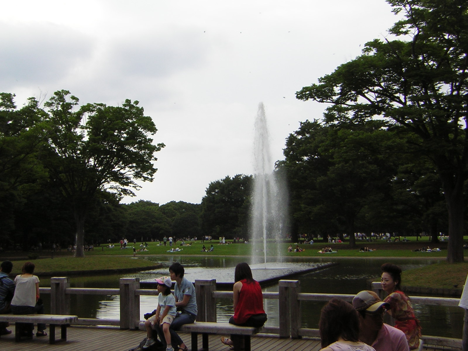 [Yoyogi+park+fountain.JPG]