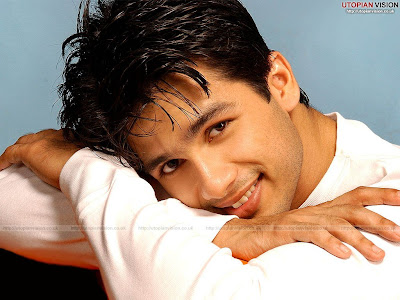 Shahid Kapoor's HOT & CUTE Wallpaper - Download Latest High Quality 