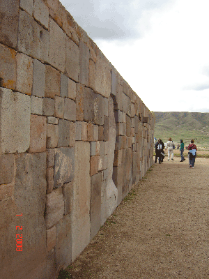 [Tiwanaku-Paredes.gif]
