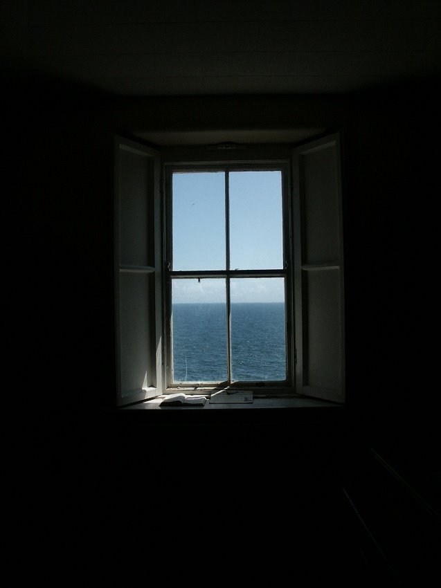 [window+sea.bmp]