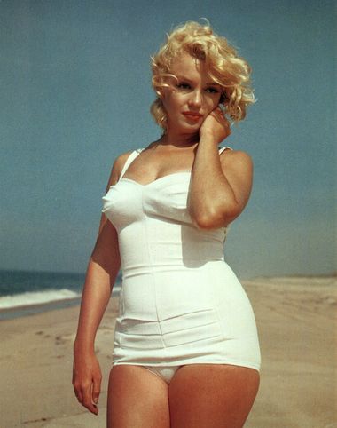 [Marilyn-Monroe-oversized-postcard--.jpg]