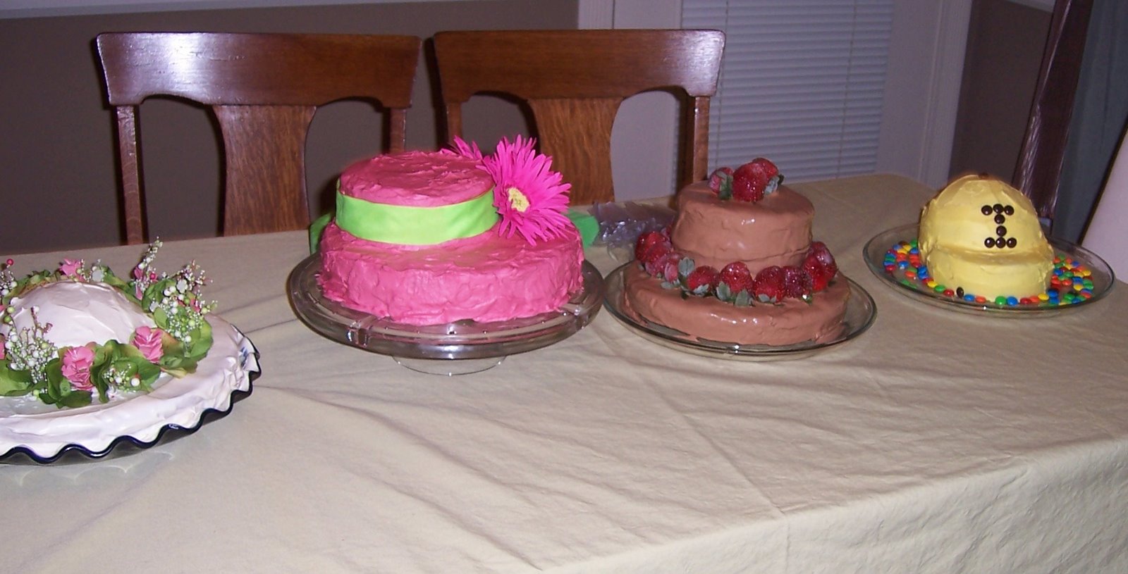 [Cakes+on+table+-+blog.jpg]