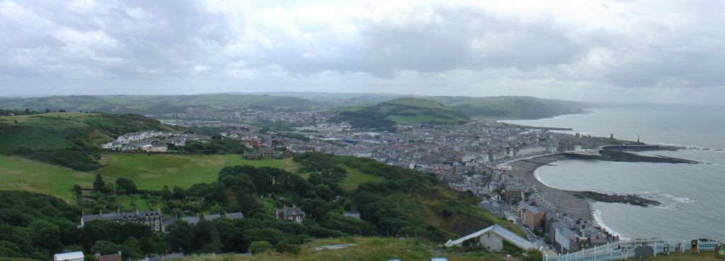 [20050703+Aberystwyth+(17-18+panorama).JPG]