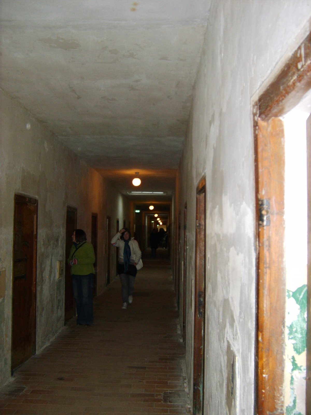 [Dachau+Bunker.JPG]
