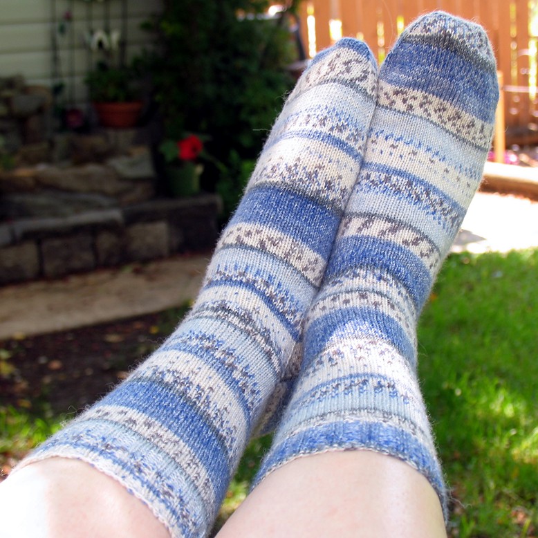 [blue+zircus+socks+done.jpg]