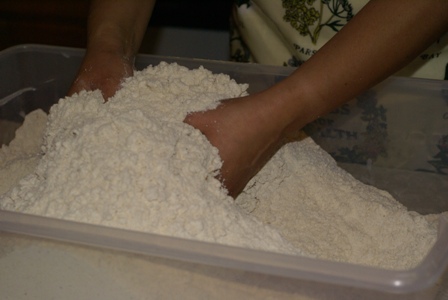 [mixing+flour.JPG]