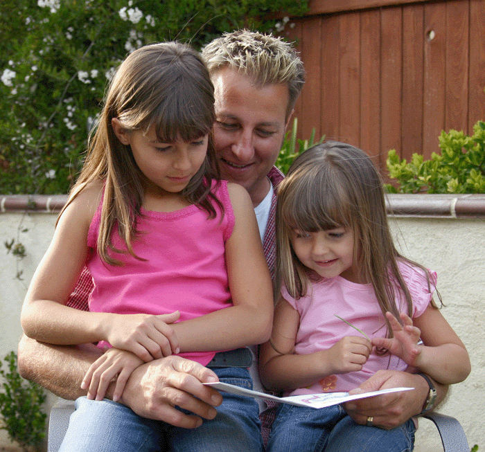 [Father,+Reading+to+Kids+(700+pixels).gif]