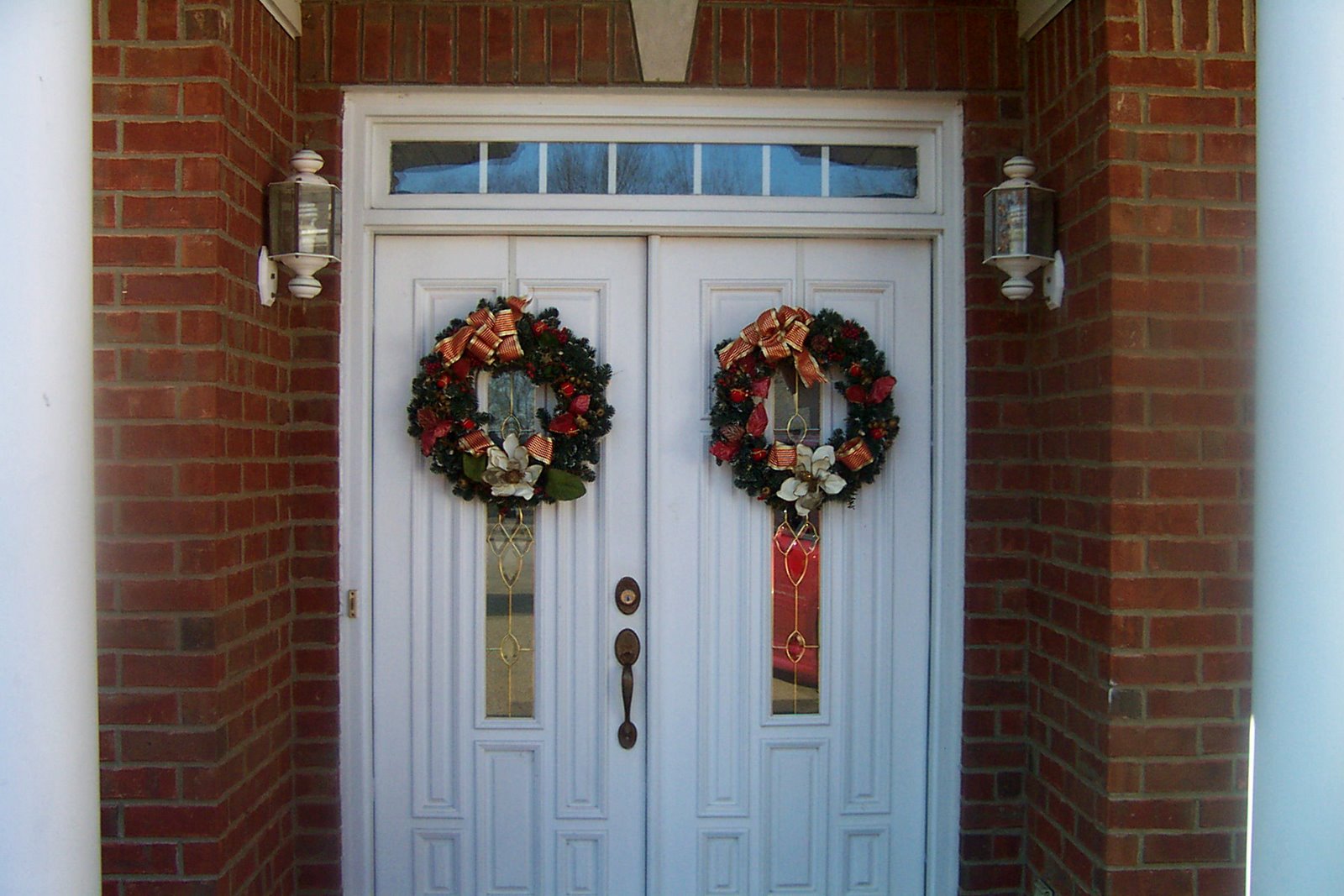 [Christmas:07:wreaths.JPG]