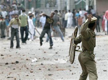[KashmiriProtestersIndianPoliceThrowingStones.jpg]
