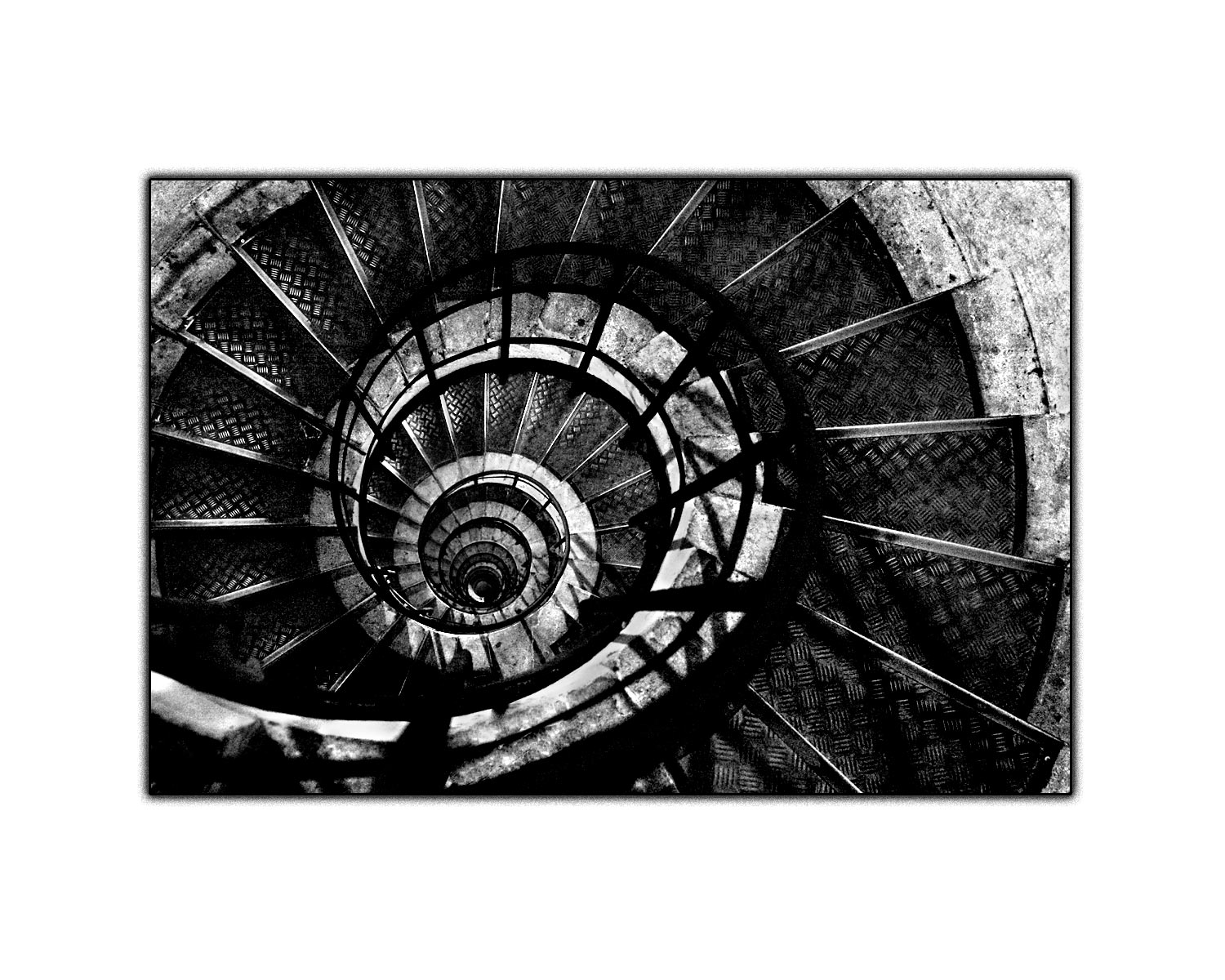[Staircase-Arc-de-Triomphe.jpg]