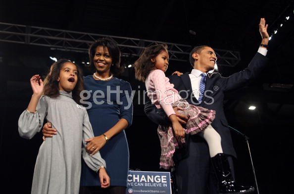 [obama+wifey+and+kids.jpg]