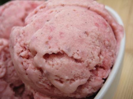 [strawberry-icecream.JPG]