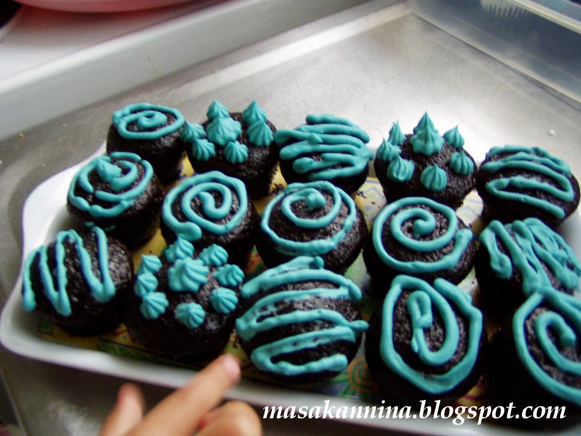 [cupcakes1.JPG]