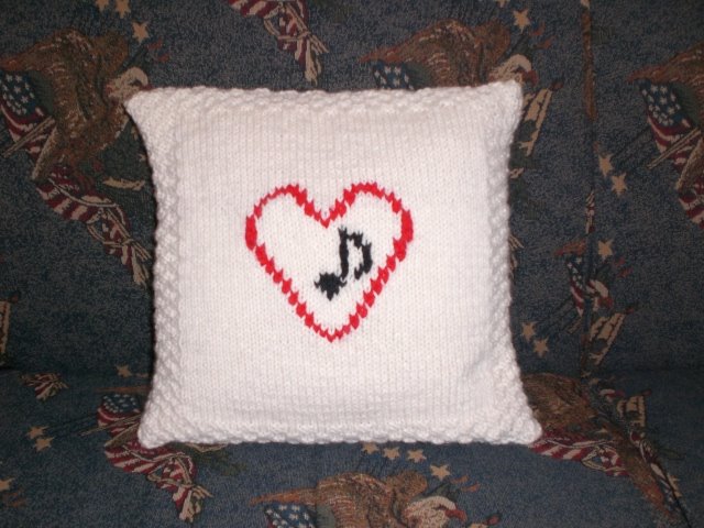 [2008_02_25+01+Music+In+Your+Heart+Pillow+front.JPG]