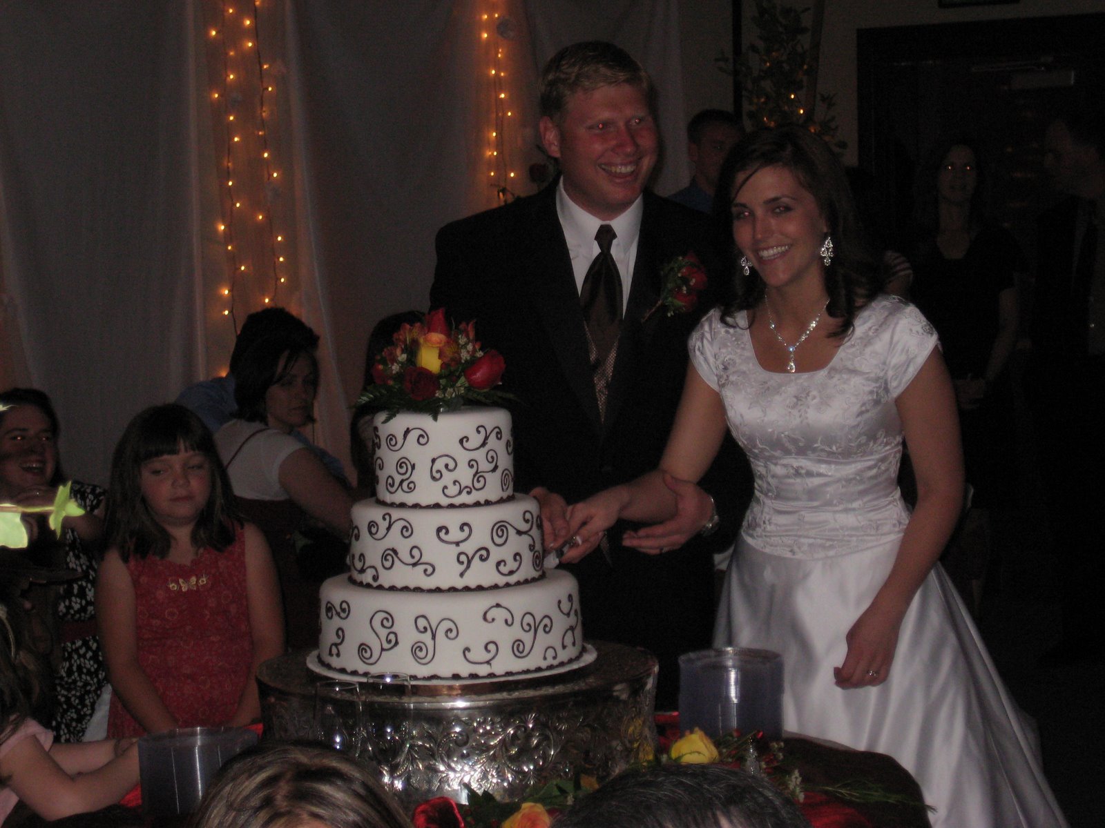 [wedding+cake+cutting.JPG]
