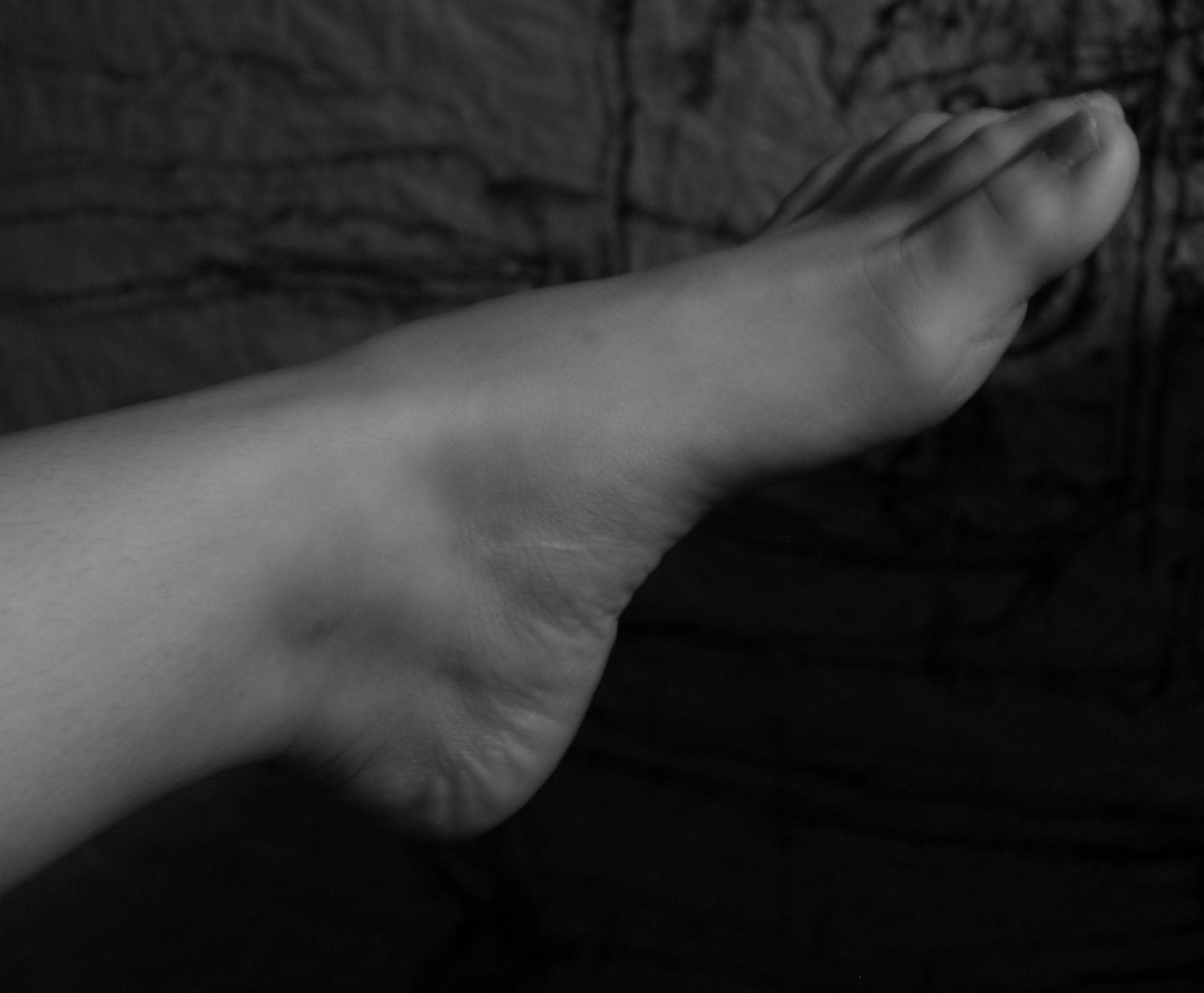 [Tessa+foot+one+cropped.jpg]