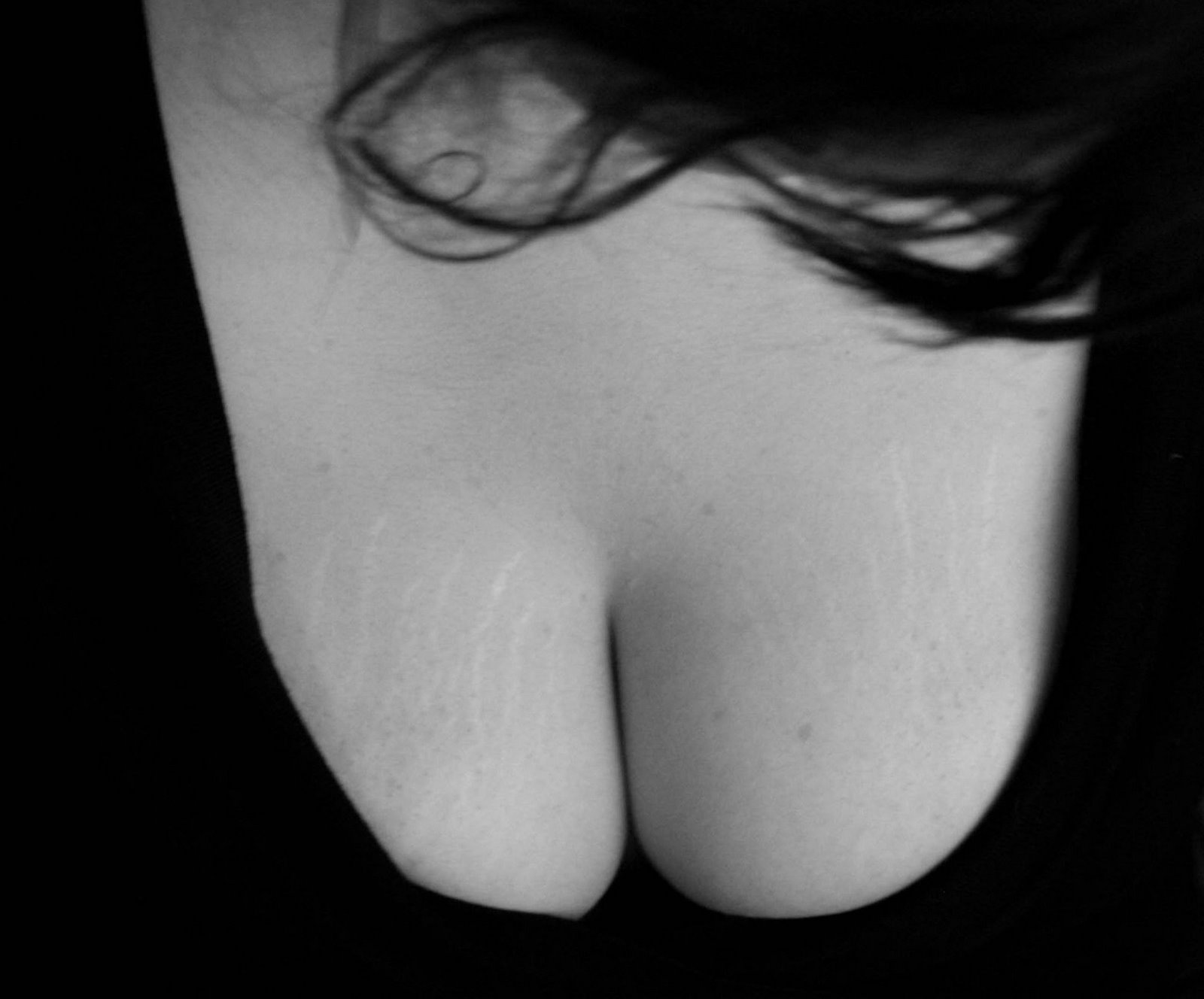 [Laura+8,+low+contrast+cleavage+re+cropped.jpg]