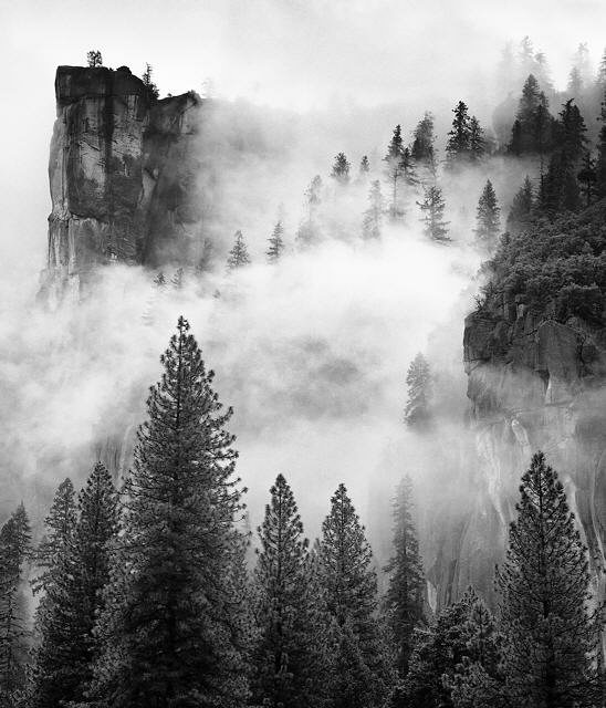 [Yosemite_cliffs_fog_1982_640H.jpg]