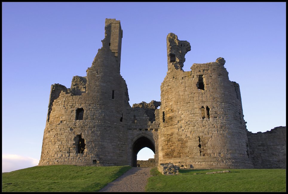 [Dunstanburgh_Castle.jpg]