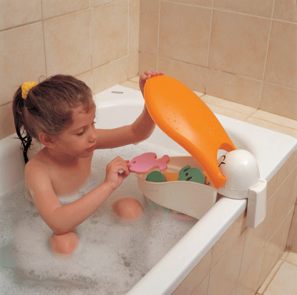 girl in bathtub with pelican pouch bath toy organizer
