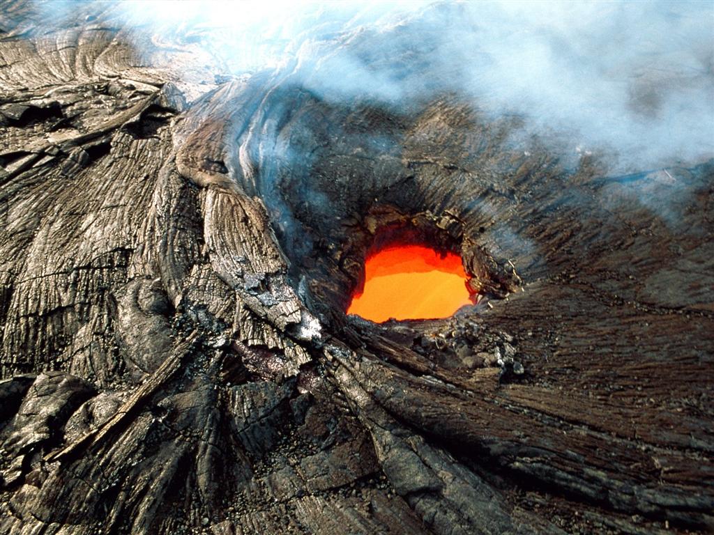[2007021403255115_Kilauea,+Hawaii+Volcanoes+National+Park+-+1600x1.jpg]