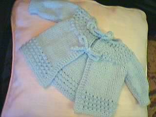 [Knitted+turqoise+top+down+prem+baby+jacket.JPG]
