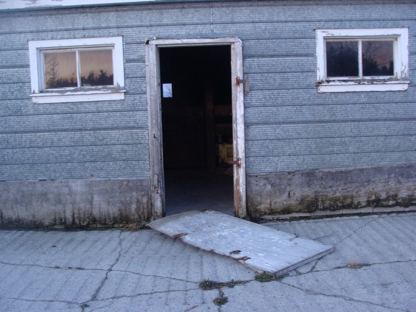 Doorless barn
