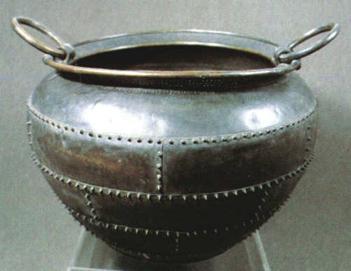 [bronze-cauldron1.jpg]