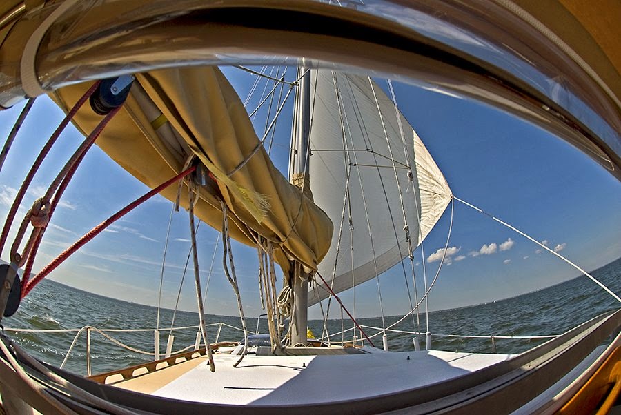 [sailboat+fisheye+sm.jpg]