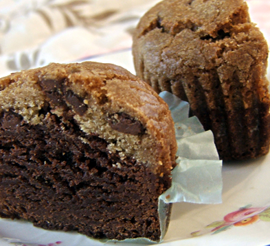 [chocolate_chip_brownie_cupcake7.jpg]