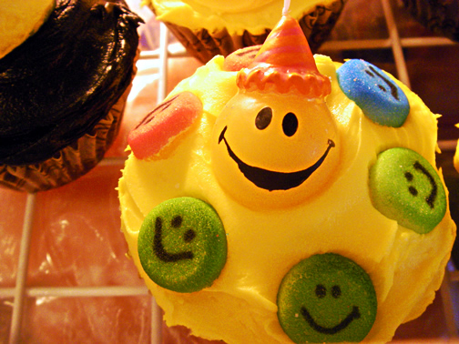 [smiley_face_cupcake1.jpg]