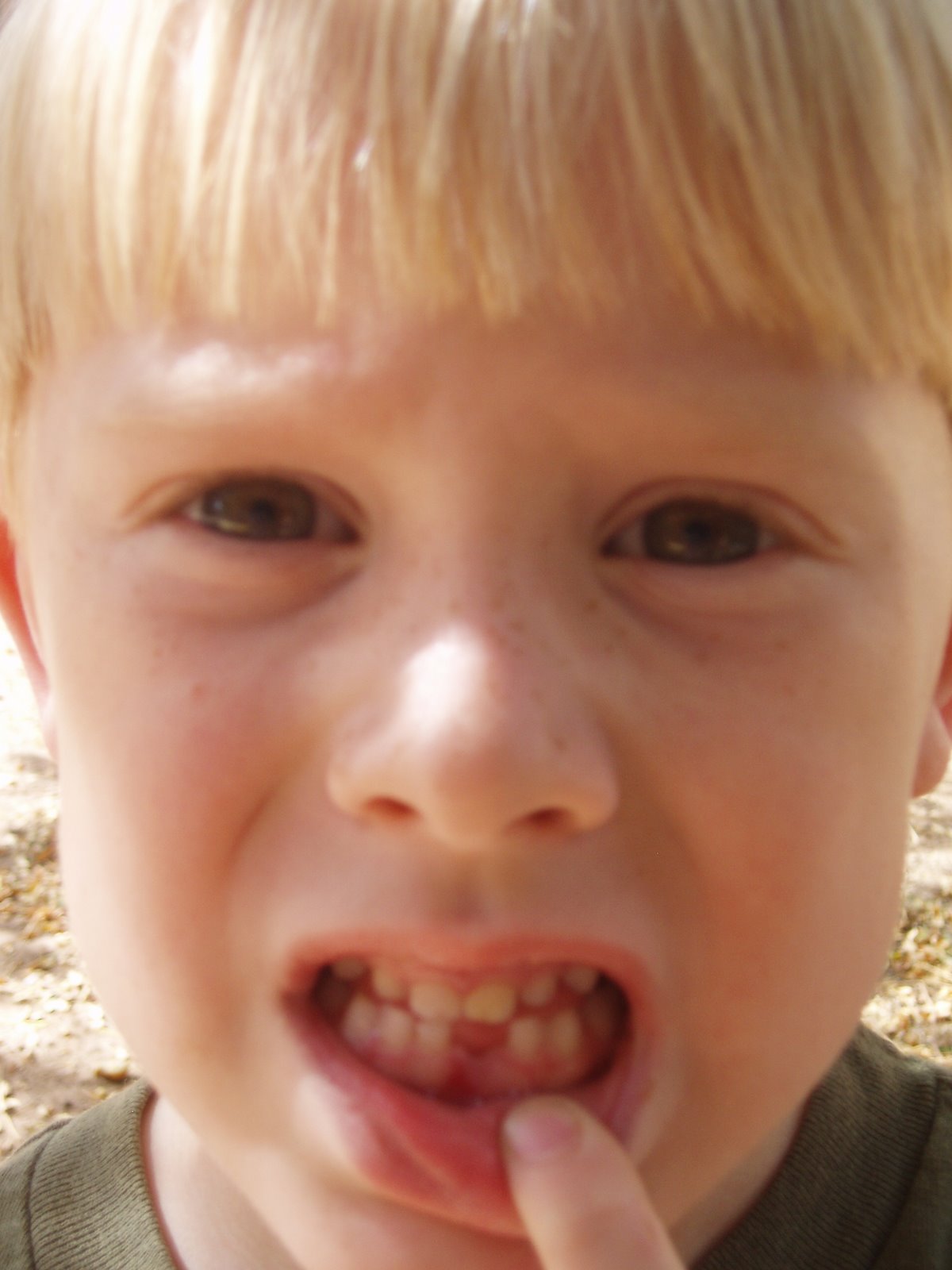 [Max's+first+lost+tooth+2.JPG]