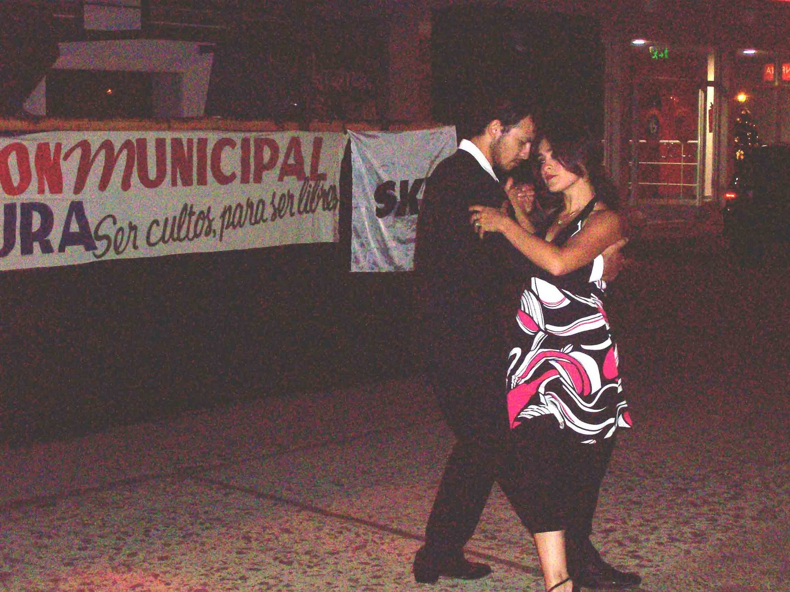 [Goya+Verano+Pora-+Noche+de+Tango-+Mirna+Martinez+y+Ezequiel+Merlo,+excelentes+bailarines+de+tango+se+robaron+aplausos+de+la+concurrencia.jpg]