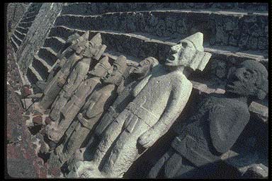 [tenochtitlan-statues.jpg]