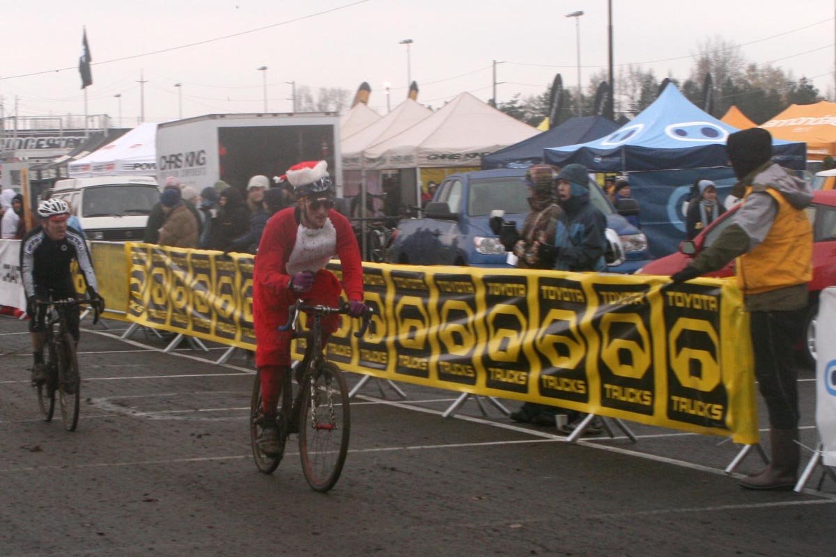 [Santa+finish+bike.jpg]