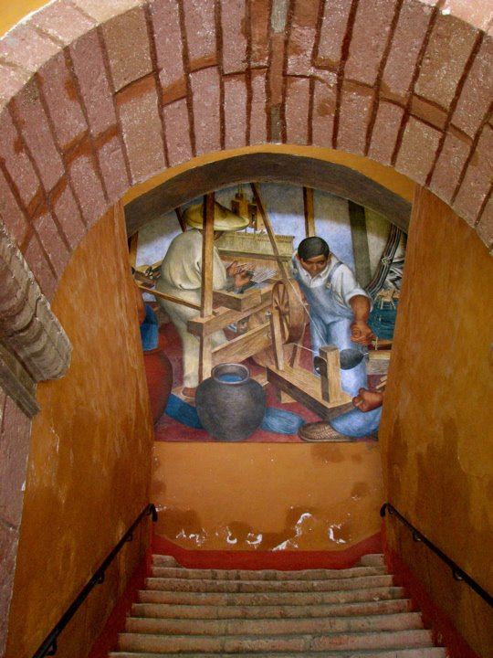 [Centro+Cultural+mural+on+stairway.JPG]