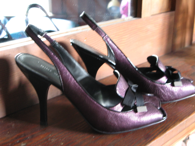 [purple+shoes.jpg]