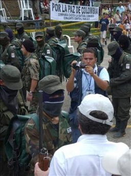 [guerrilleros+de+la+FARC.jpg]