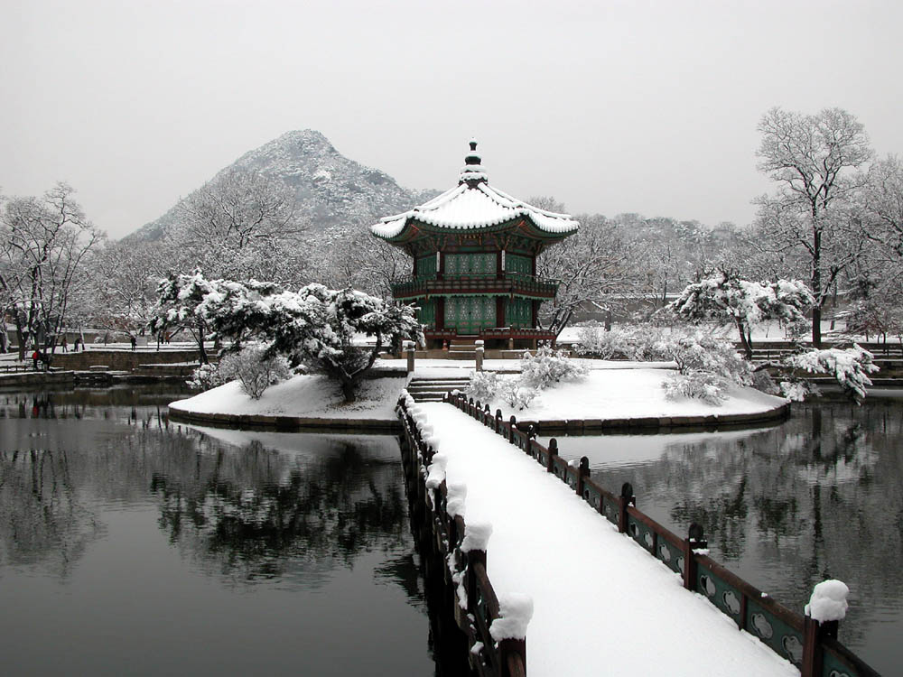 [Kyongbok_Palace_March_2004_006.jpg]