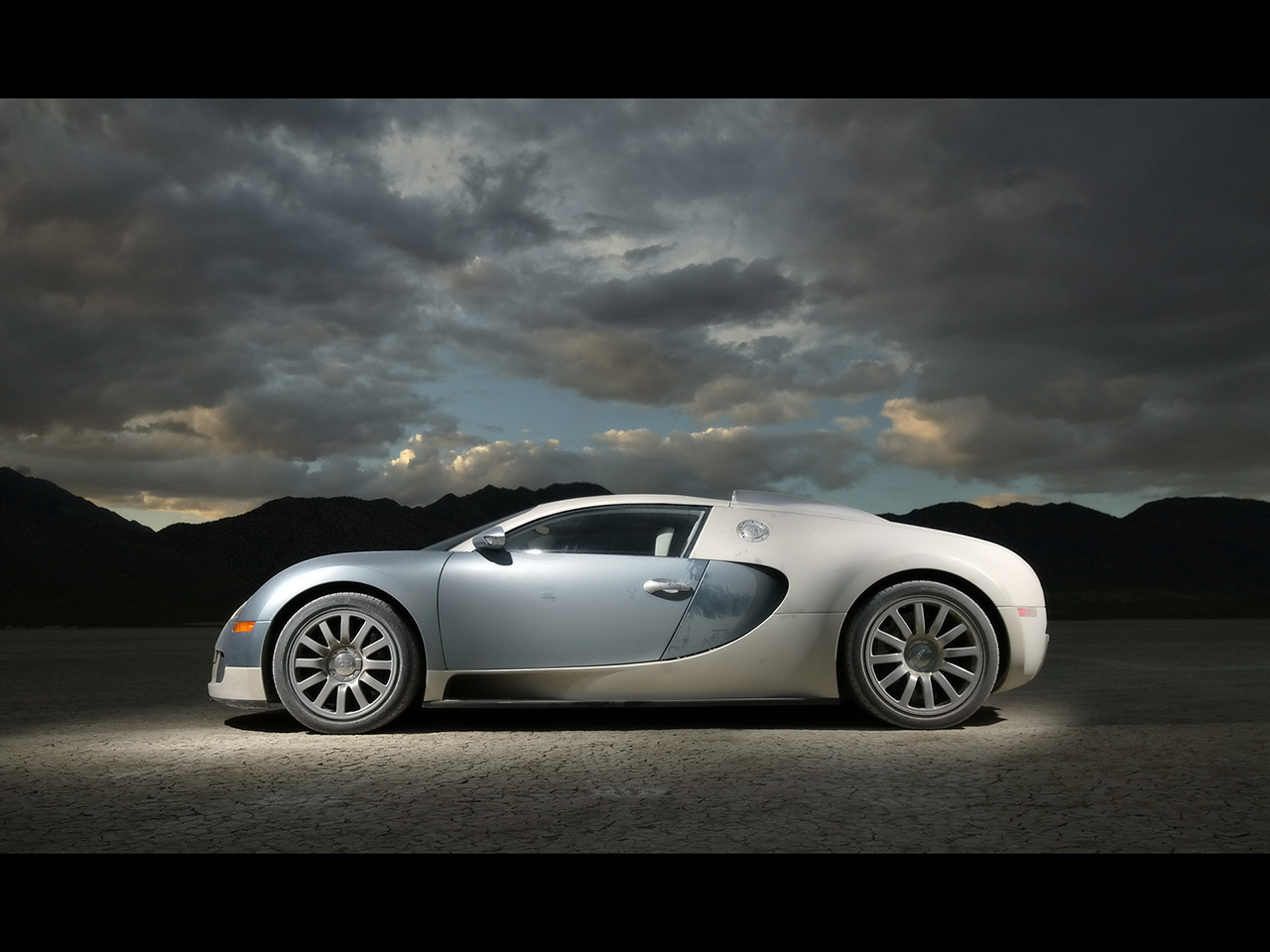 [2007-Bugatti-Veyron-Side-1280x960.jpg]