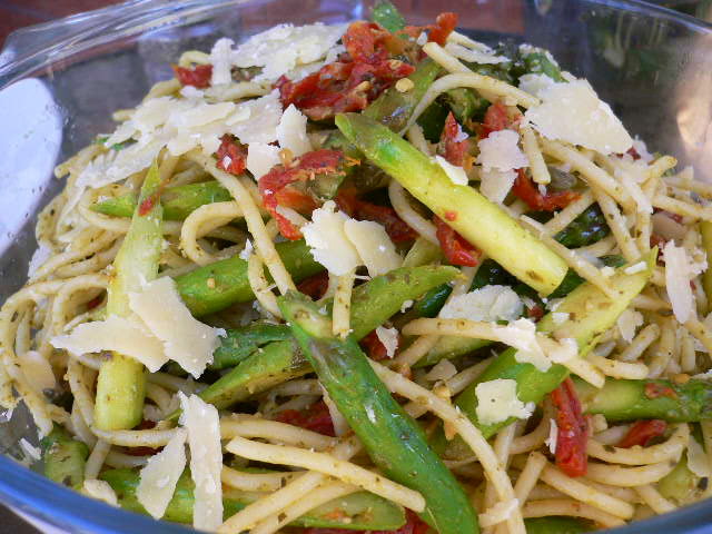 [asparagus+pasta+with+basil+pistou.jpg]