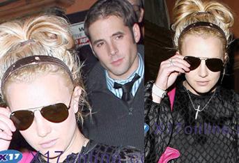 [Britney+with+a+new+man.jpg]
