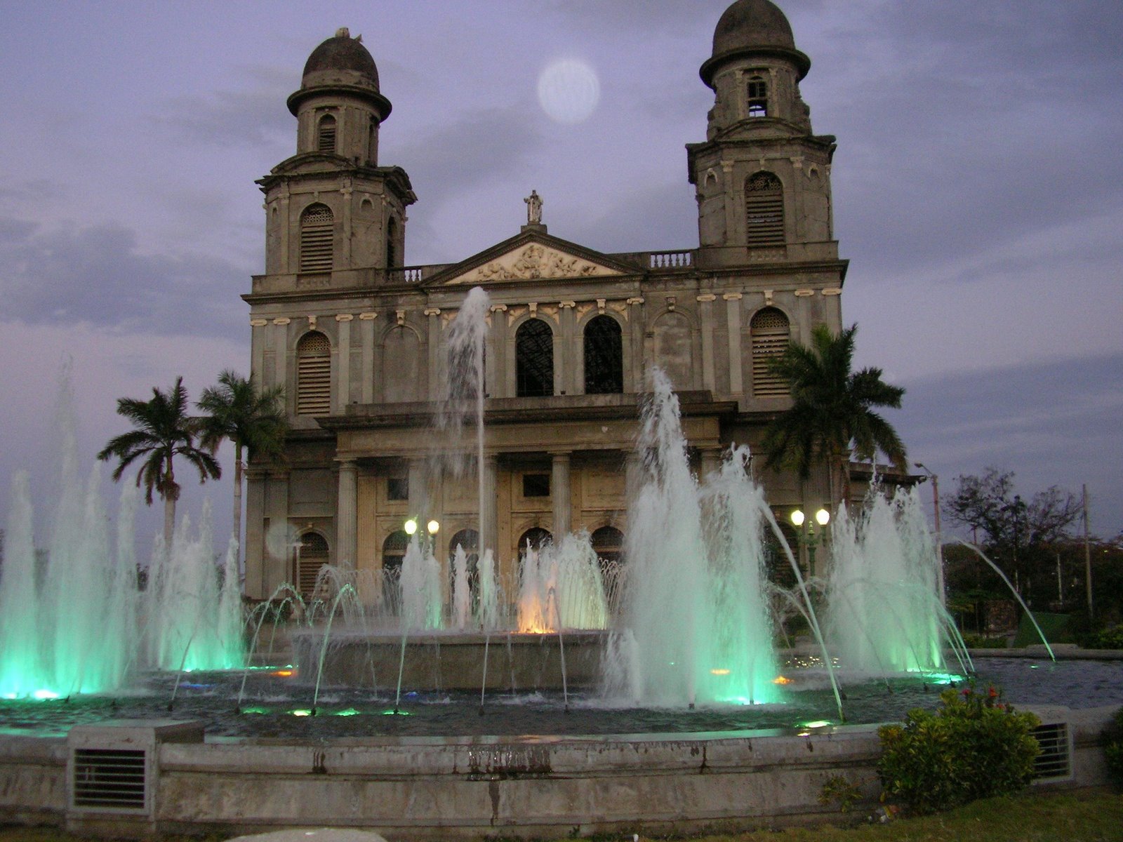 [Catedral+de+Managua.jpg]