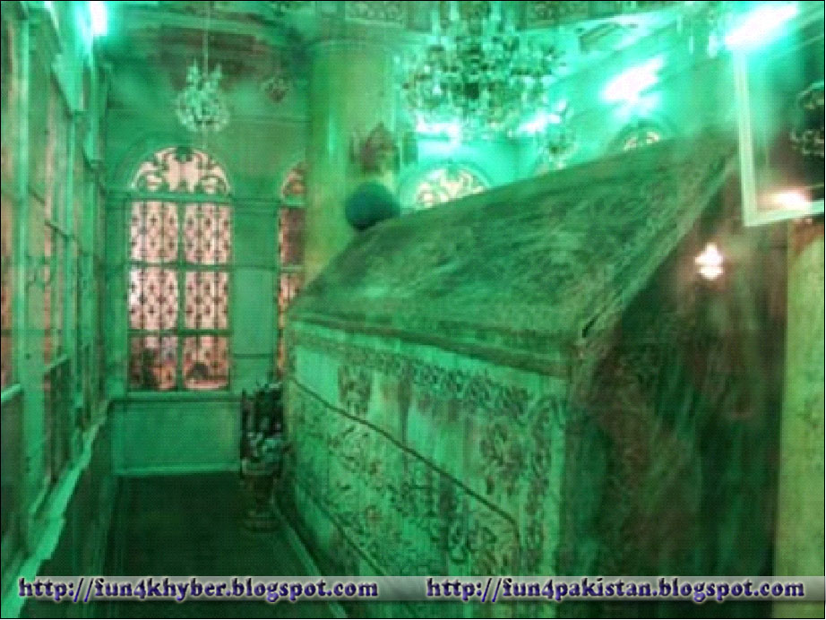 [Grave+of+Prophet+yahyah+in+Jamia+Masjid+Damascus+inside+view.jpg]