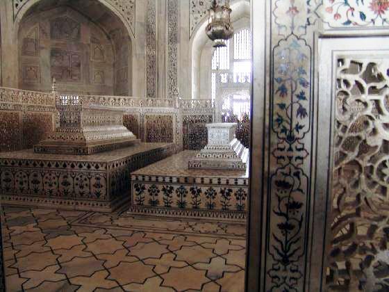 [Cenotaphs,+interior+of+Taj+Mahal-793151.jpg]
